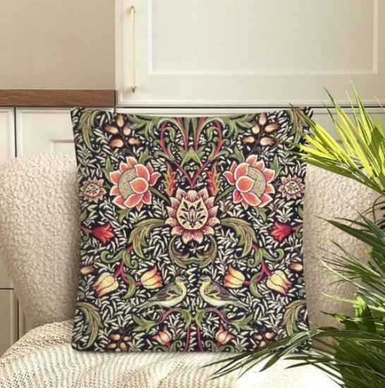 Декоративная наволочка "Гобелен" Моррис Ловцы клубники черный 45*45 (±2) см